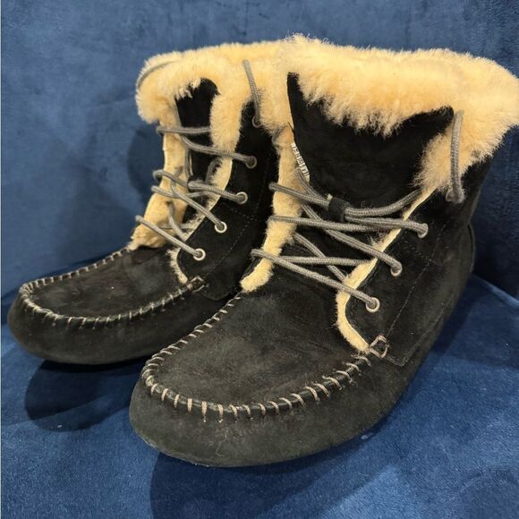 Ugg Black Chickaree Shearling Lace Up Boots Sz 8  Women’s - Picture 1 of 8